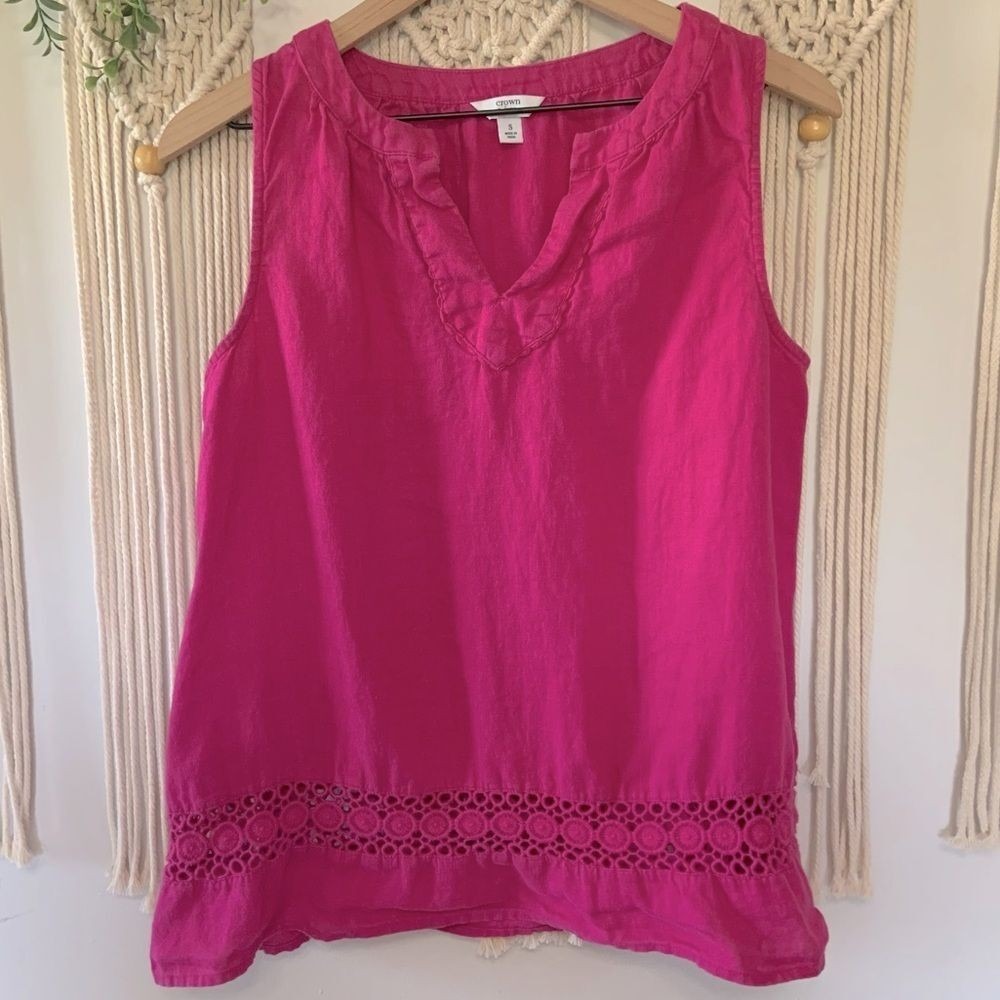 CROWN & IVY Women's Sleeveless Linen Split‎ Neck Top Dark Pink Size Small